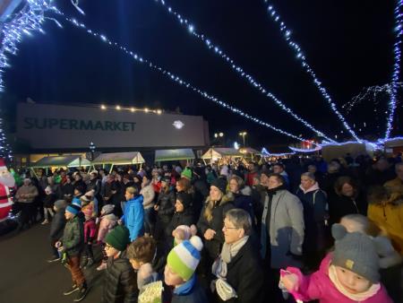 Praznični božično-novoletni bazar učencev OŠ Koroški jeklarji  (6)